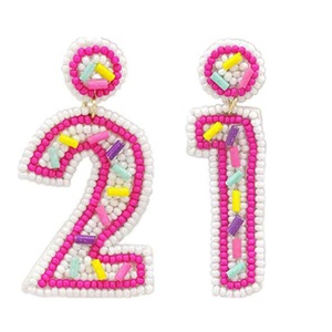 Pendientes colgantes elegantes con diseño floral bordado con cuentas de semillas para niñas - Product Image 1