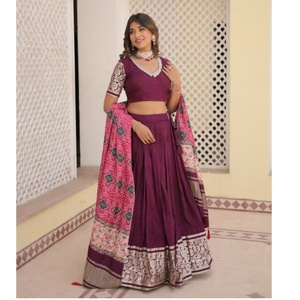 Traje Anarkali Lehenga Choli de Seda Larga Estilo Indio para Mujer de Fatema Fashion, con Dupatta, Personalizable para Bodas y Festivales, para Adultos - Product Image 1