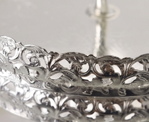 Support à gâteau à deux étages en argent élégant, présentoir à dessert en métal élégant pour les mariages, les fêtes, la décoration de la cuisine et de la table à manger - Product Image 2