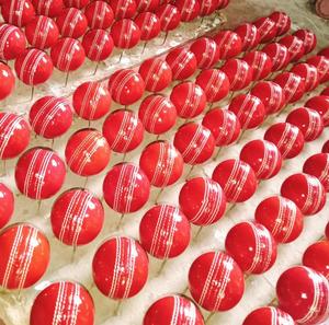 Balles de cricket prêtes à l'emploi - Expédition immédiate en stock le jour même - Product Image 4