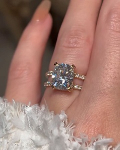 Bague de fiançailles en diamant de laboratoire 4 CT pour femmes |   Bijoux de promesse de mariage tendance plaqués or de luxe - Product Image 1