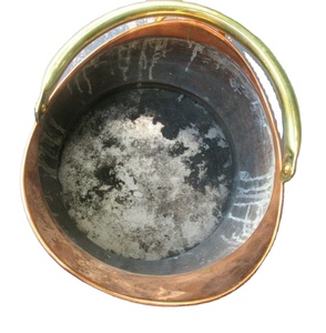 Elegante Cubo de ceniza en cobre dorado Acabado con mango dorado Perfecto para accesorios de fogata interior y exterior - Product Image 2