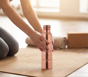 Bouteille d'eau en cuivre avec couvercle à visser, gourde métallique réutilisable moderne pour un usage quotidien, maison, bureau, voyage, yoga - Product Image 5
