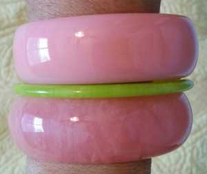 กำไลข้อมือเรซิ่นสีชมพู ฟ้า เหลือง ประกายวิบวับ ระยิบระยับ แบบหนา แฟชั่นสำหรับผู้หญิง - Product Image 2
