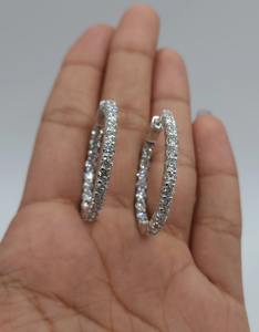 Boucles d'oreilles créoles Huggies en or massif 14K avec diamant de laboratoire de 4,20 carats, design audacieux et luxueux, pour fête, anniversaire, cadeau minimaliste - Product Image 6