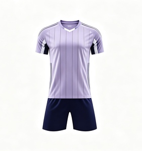 Ensemble de maillot de football personnalisé pour homme, sublimé, col en V, rayé, respirant, coupe athlétique, avec short - Product Image 4