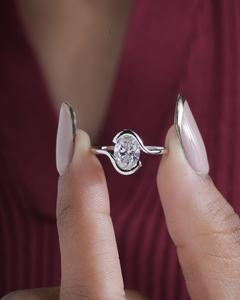 Anillo de banda cruzada de moissanita de corte ovalado de 2 quilates para mujer, plata 925 original, regalo sorpresa para novias - Product Image 4