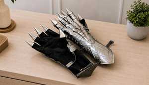 Gants en acier inoxydable plaqué argent, style antique moderne, armure polie en relief, objet de collection artistique, forme irrégulière - Product Image 6