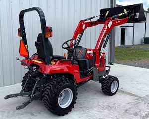 Massey Ferguson GC1723E avec chargeur et godet à attache rapide - Product Image 2