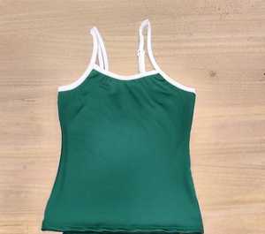 Ensemble de yoga vert 2 pièces : haut à bretelles spaghetti avec poches et short taille mi-haute, séchage rapide, respirant, couleur unie, tenue de sport pour femme - Product Image 2