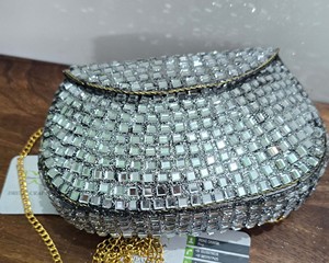 Bolso de mano de noche nupcial con mosaico, adornos de espejo, cristal, metal y pedrería Kundan, bandolera dorada para mujer - Product Image 4