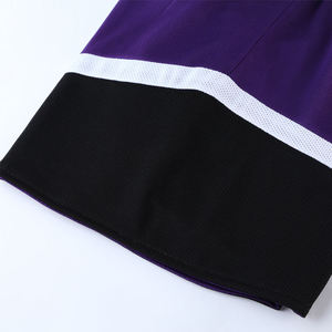 Ensemble d'uniformes de basket-ball personnalisés, maillots d'équipe sur mesure avec shorts à taille élastique assortis - Product Image 4
