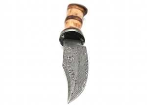 Cuchillo utilitario de exterior hecho a mano con acero de Damasco, mango de madera de olivo y funda de cuero. - Product Image 4