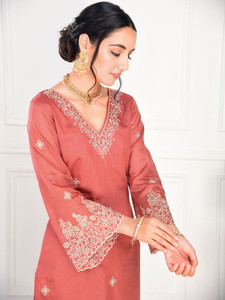<b>Women</b> Quick Dry Regular Fit Knee-Length Traditional <b>Kurta</b> Set with Trousers Dupatta Rayon Casual Wear Rajasthan India Pakistan - Product Image 4
