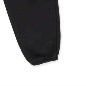 Pantalon de survêtement noir pour homme, taille élastique avec cordon de serrage, style décontracté, en coton tricoté mi-lourd, idéal pour l'automne - Product Image 2
