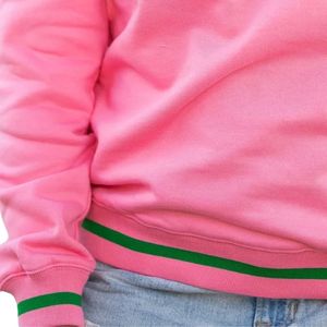 เสื้อสเวตเชิ้ต AKA Pink Legacy Varsity แบบยูนิเซ็กส์ คอกลม ลายตัวอักษรกรีก ผ้าฝ้ายพรีเมียม สวมใส่สบาย ทันสมัย - Product Image 6