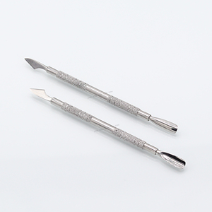 Poussoir à cuticules à double extrémité en acier inoxydable pour manucure et pédicure - Product Image 5