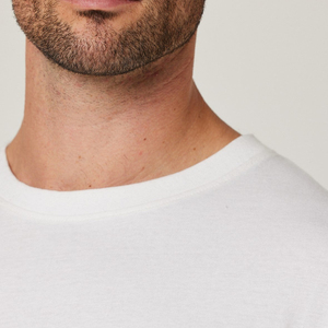 เสื้อยืดแขนยาวคอกลมสีขาวสำหรับผู้ชาย ผ้าฝ้าย 100% ทรงโอเวอร์ไซส์ สไตล์ลำลอง สีพื้น ผ้าเจอร์ซีย์ถัก โลโก้ด้านหน้า ผ้ากันยับ - Product Image 6