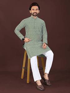 Kurta pour homme coupe droite brodée en coton premium et artisanat traditionnel - Product Image 1
