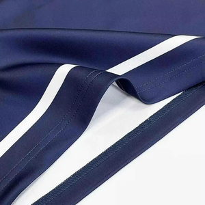 Camiseta de algodón 100% de calidad premium para hombre, estilo streetwear con hombros caídos, corte holgado y malla tipo jersey de fútbol americano. - Product Image 4