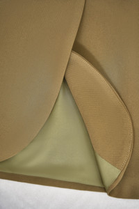 Ensemble pantalon deux pièces uni pour femme, tenue de bureau, haut à manches courtes ceinturé et pantalon évasé en spandex extensible, boutonné, OEM ODM NELLY - Product Image 6