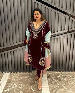 Nouveauté FATEMA FASHION Designer Salwar Kameez long pour femmes indiennes, confortable, en velours marron, avec broderie de sequins, pour mariage - Product Image 5