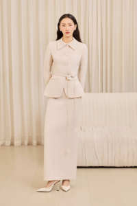 Traje Elegante/Clásico Moderno/Estilo Vintage ELVA - Conjunto de Traje Beige con Cuello Japonés - Edición Mature Grace KS57, Venta al Por Mayor en Vietnam - Product Image 4