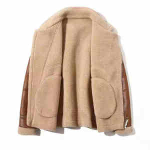 Abrigo de cuero premium con forro de piel disponible en todos los cuellos. - Product Image 4