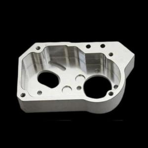 Yogi Engineering Plaque de couverture en aluminium usiné, modèle de plaque de couverture avec emplacements de précision, alvéolures et trous pour boulons - Product Image 6