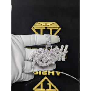 Colgante Personalizado con Nombre 'RUSH' en Diamantes Moissanite VVS, Plata de Ley 925, Estilo Hip Hop, por Trisha Jewels - Product Image 2
