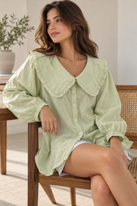 Chemise en lin pour femme de style vintage, couleur vert sauge, tissée unie, avec col Peter Pan, manches bouffantes et fermeture boutonnée - Product Image 2