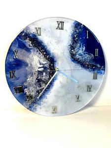 Horloge murale en résine, élégance classique, horloge murale en bois et résine pour une pièce décorative unique, en provenance d'Inde - Product Image 2