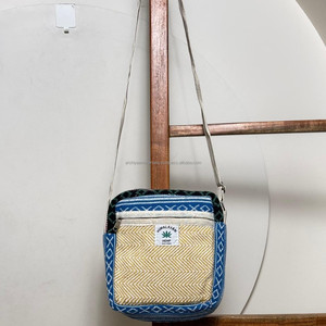 Sac à bandoulière en chanvre de l'Himalaya naturel fait à la main avec poche à fermeture éclair avant sangle réglable sac à bandoulière de voyage écologique - Product Image 2