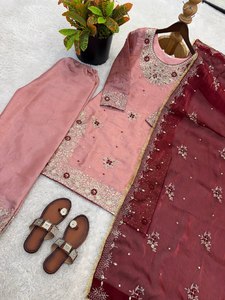 นำเสนอคอลเลคชั่นดีไซเนอร์ใหม่ ชุดเสื้อ-กระโปรงผ้าไหมปักลายหนักประดับเลื่อม พร้อมผ้าคลุมไหล่ ชุดเย็บสำเร็จพร้อมสวมใส่ - Product Image 6