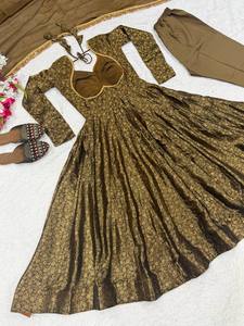 Conjunto de Vestido Anarkali Verde Oliva de Lujo con Dupatta de Tela, Vestido Étnico de Diseñador para Fiestas, Colección Festiva para Bodas - Product Image 6