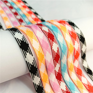 เชือกผูกแบบแบนลายฮาวด์ทูธสำหรับเสื้อผ้า คุณภาพสูง โพลีเอสเตอร์ ปลายยางและทองเหลือง อุปกรณ์ตกแต่งเสื้อผ้า โลโก้แบบนูน/สกรีน - Product Image 4