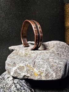 Orain Handicraft Brazalete de Cobre Puro Antiguo Hecho a Mano, Diseño de Doble Banda, Martillado a Mano, Acabado Pulido de Alto Brillo, Rústico y Forjado, Curativo - Product Image 3