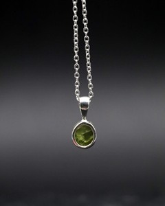 Collar con Colgante de Peridoto Natural en Bruto, Gema de Cristal Verde, Joyería de Plata Hecha a Mano, Piedra Curativa, Regalo Boho para Mujer - Product Image 3