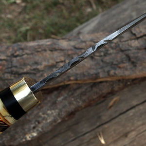 Couteau de chasse artisanal en acier Damas, lame plate à pointe clip, manche en bois gravé, pour survie en extérieur et camping, vente en gros - Product Image 6