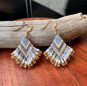 Boucles d'oreilles pendantes de luxe en or blanc avec perles, faites à la main, style bohème, perles de rocaille, bijoux élégants et tendance, cadeau pour femme - Product Image 1