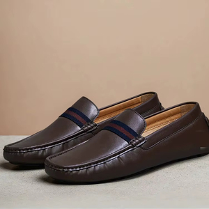 Elegantes mocasines de cuero hechos a mano para hombre con cuero genuino suave, ajuste cómodo y diseño elegante, ideales para la oficina. - Product Image 1