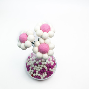 Bouquet de marguerites en feutre fait main, fleurs artificielles en feutre en gros, décoration printanière pour la maison, décoration de chambre d'enfant, arrangement floral - Product Image 2