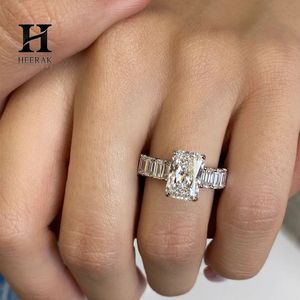 Anillo de Boda Moderno con Corte Esmeralda Alargado, Anillo de Aniversario con Racimo de Baguettes, Oro 10K 14K, Joyería Personalizada - Product Image 3