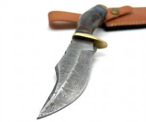 Couteau utilitaire d'extérieur en acier Damas fait main sur mesure, manche en corne de cerf, garde en laiton - Product Image 2