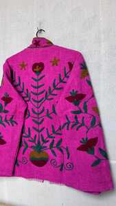 Chaqueta Rosa con Cuello Mandarín, Bordado Suzani, Estampado Floral, Corte Holgado, Manga Larga, Estilo Chino, Hecha a Mano, de Lana y Acrílico - Product Image 4