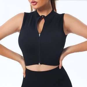 Ensemble de vêtements de sport pour femmes en cinq pièces, couleur unie, pour la gym, le yoga, l'entraînement, haut à manches longues, soutien-gorge de sport, crop top, leggings taille mi-haute - Product Image 4