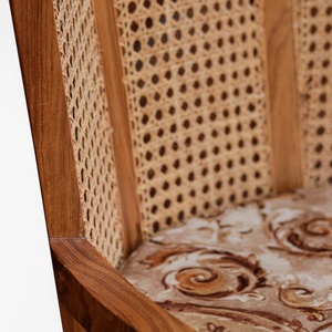 Chaise de salle à manger en teck massif de qualité avec dossier en rotin tressé pour usage intérieur. - Product Image 5