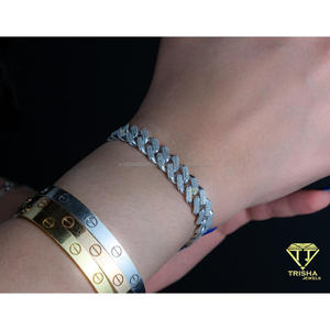Bracelet cubain unisexe en moissanite et diamant en argent sterling 925 avec maillons entrelacés entièrement sertis et fermoir boîte imposant - Product Image 3