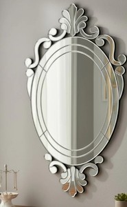 Espejo de Pared Estilo Veneciano con Marco de Vidrio Grabado Ornamental, Silueta Curva Elegante y Atemporal - Product Image 1