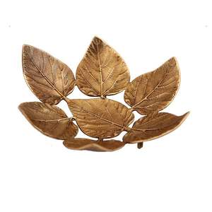 Cuenco de metal color bronce brillante con diseños tradicionales para decoración, regalos o para servir dulces. - Product Image 5